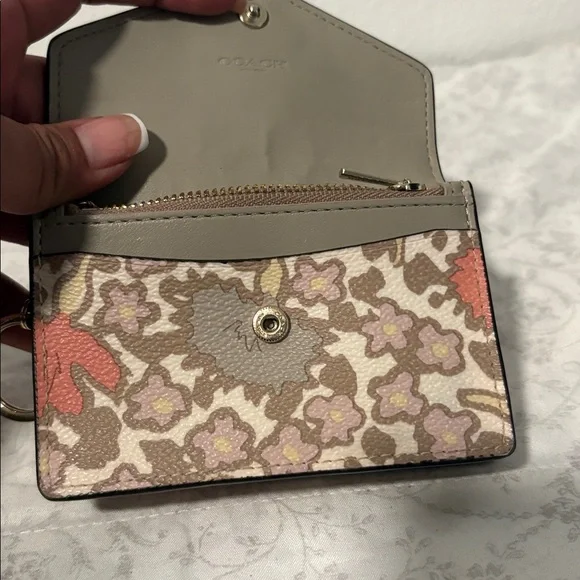 Coach Floral Envelope card Holder - Picture 10 of 12